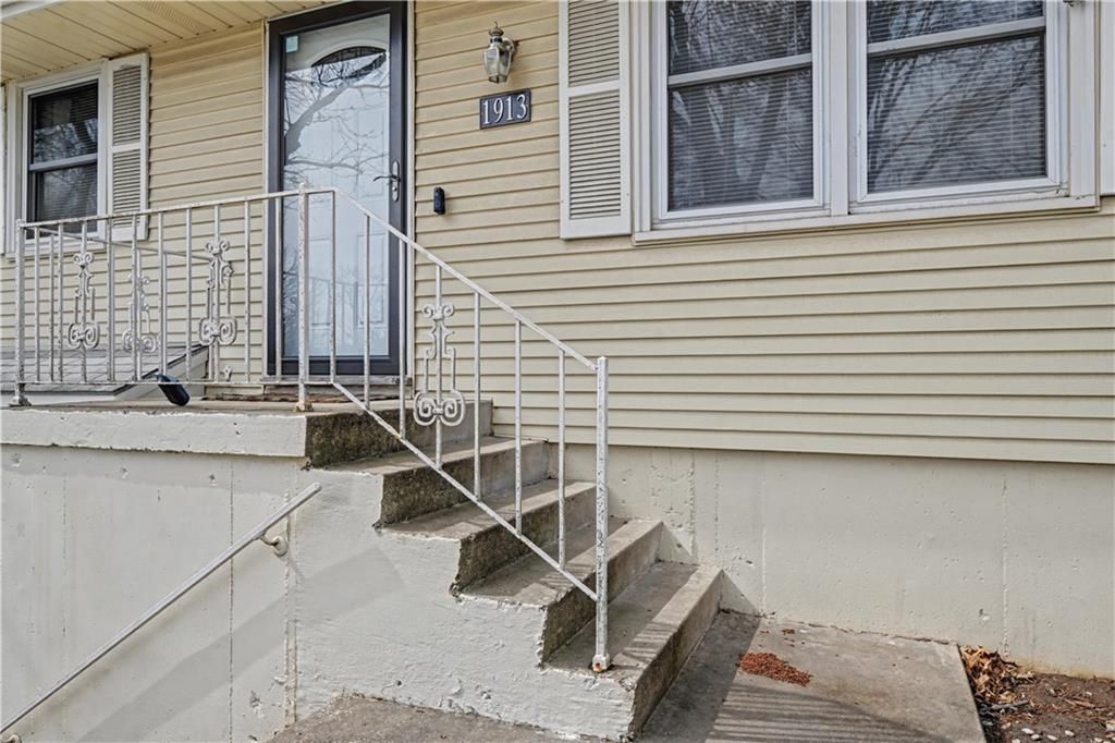 Photo of 1913 SW Gladstone Drive, Blue Springs, MO 64014 (MLS # 2607275)