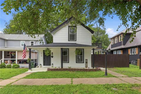 Photo of 919 4th Avenue, Leavenworth, KS 66048 (MLS # 2626635)