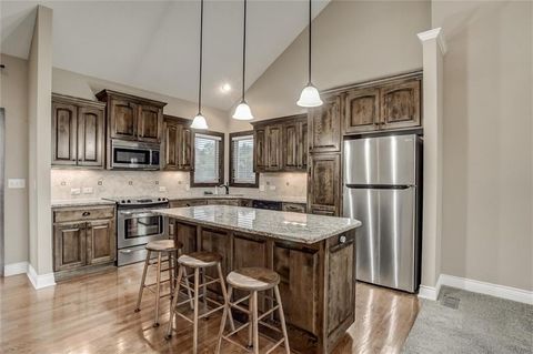 Photo of 1715 NW 93rd Street, Kansas City, MO 64155 (MLS # 2583882)