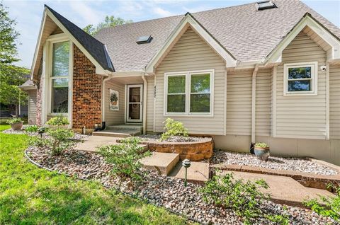 Photo of 4302 NW 60th Court, Kansas City, MO 64151 (MLS # 2612021)