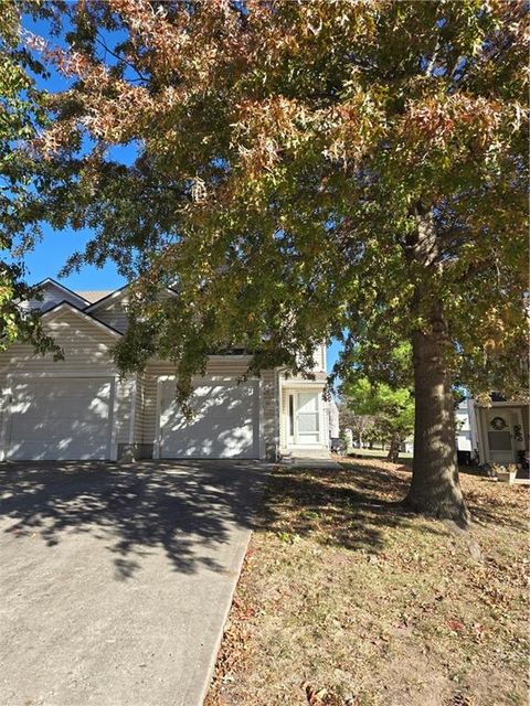Photo of 1327 SE Broadway Circle, Lees Summit, MO 64081 (MLS # 2616780)