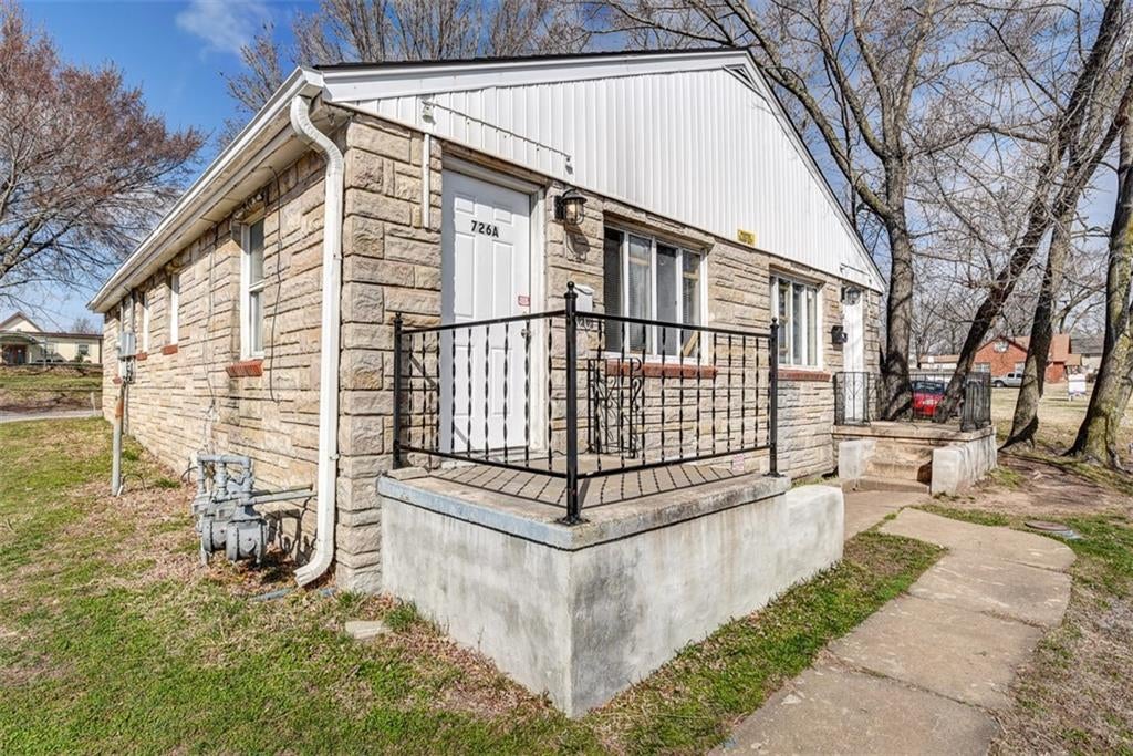 726 N Noland Road
