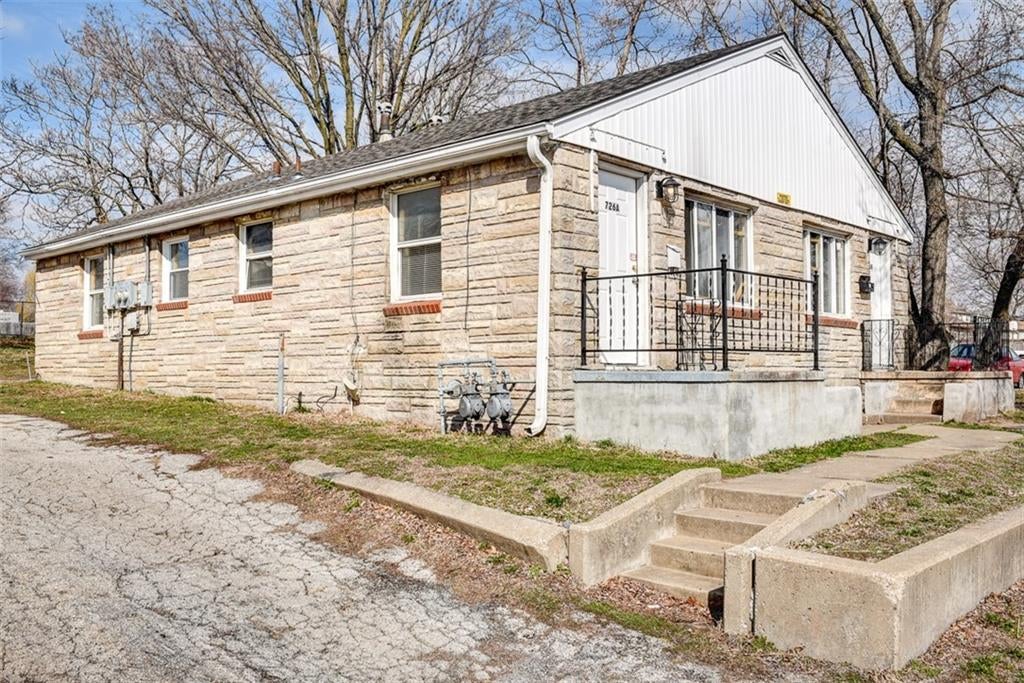 726 N Noland Road