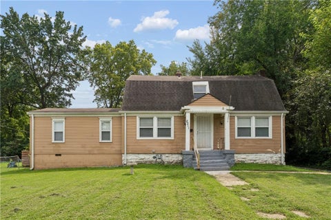 Photo of 2311 E 73rd Street, Kansas City, MO 64132 (MLS # 2638580)