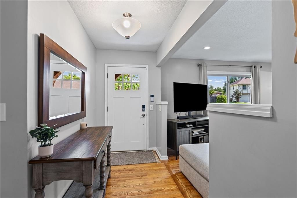 Photo of 9520 Carter Drive, Overland Park, KS 66212 (MLS # 2618352)