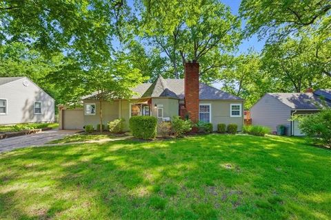Photo of 5207 Ash Street, Roeland Park, KS 66205 (MLS # 2618165)