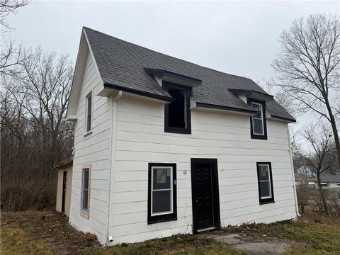 Photo of 5512 Cypress Avenue, Kansas City, MO 64130 (MLS # 2616155)