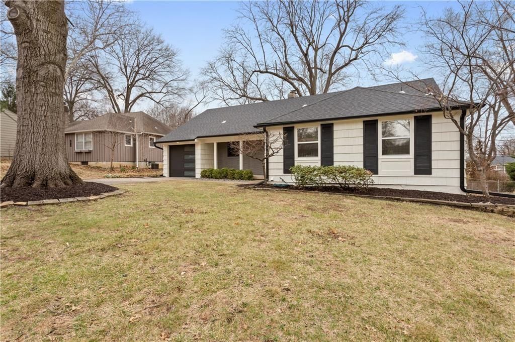 Photo of 4808 W 77th Terrace, Prairie Village, KS 66208 (MLS # 2614840)