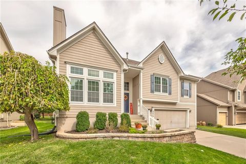 Photo of 16678 W 155 Terrace, Olathe, KS 66062 (MLS # 2578530)