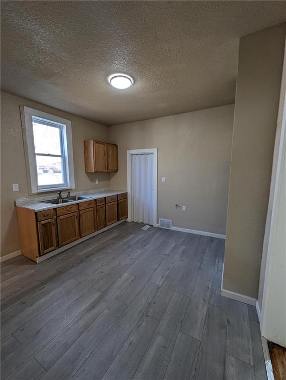 St Joseph, Missouri 64505, United States, 2 Bedrooms Bedrooms, ,1 BathroomBathrooms,Residential,Active,236496