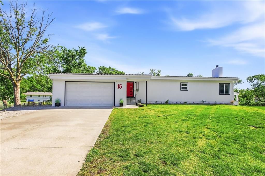 Photo of 15 NE Johnson Street, Lees Summit, MO 64063 (MLS # 2618635)