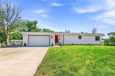 Photo of 15 NE Johnson Street, Lees Summit, MO 64063 (MLS # 2618635)