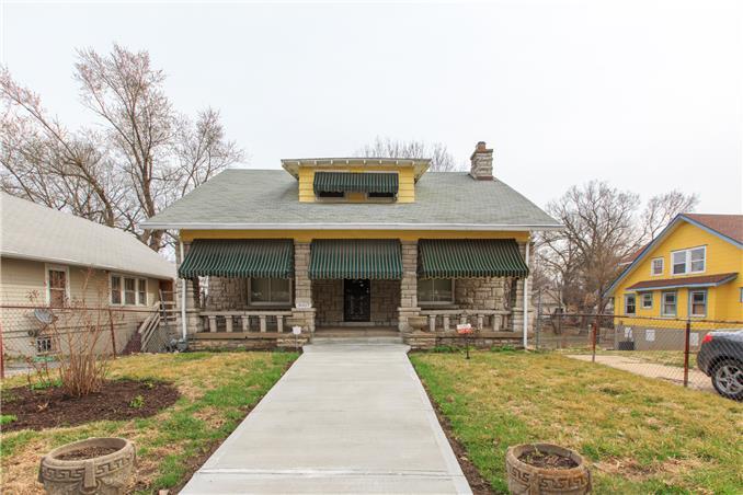 Photo 1 of 25 — 3007 Parkwood Avenue, Kansas City, KS 66104