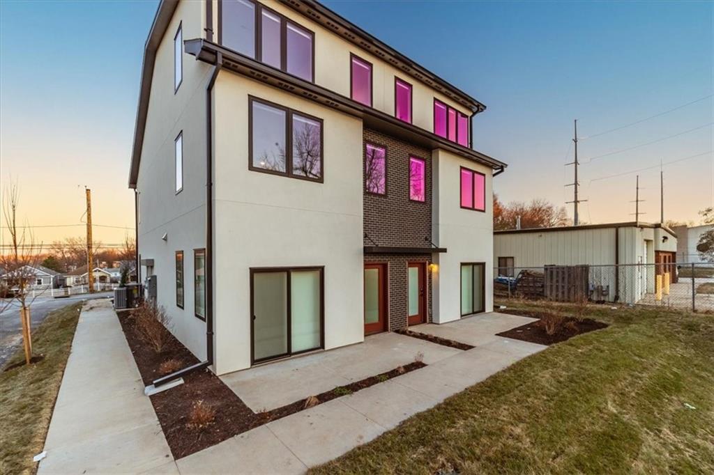 2907-2911 Forest Avenue