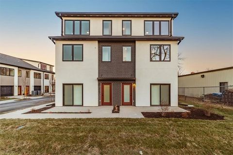 2907-2911 Forest Avenue Kansas City MO 64109