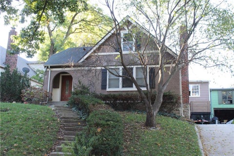 Photo of 319 E Dartmouth Road, Kansas City, MO 64113 (MLS # 2648136)