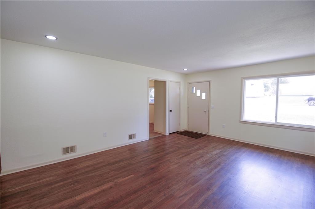 502 W Broadway Street