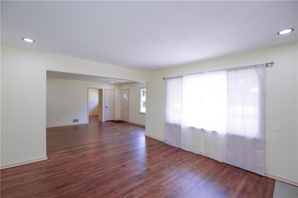 502 W Broadway Street