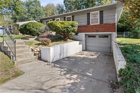 Tiny photo for 413 Maple Street, Liberty, MO 64068 (MLS # 2646258)