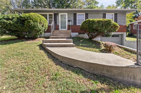 Photo of 413 Maple Street, Liberty, MO 64068 (MLS # 2646258)