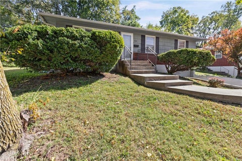 Tiny photo for 413 Maple Street, Liberty, MO 64068 (MLS # 2646258)