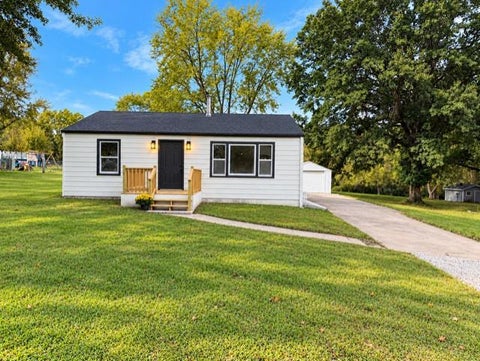 Photo of 834 S Trail Ridge Drive, Independence, MO 64050 (MLS # 2647866)