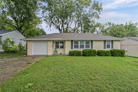 Photo of 509 NW Central Street, Lees Summit, MO 64063 (MLS # 2645693)