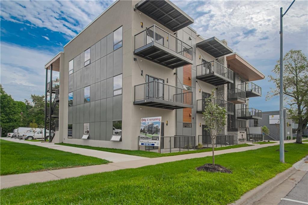 200 W Gregory Boulevard