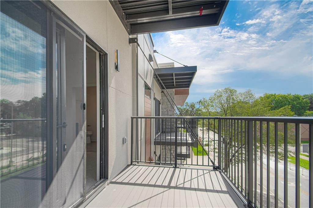 200 W Gregory Boulevard