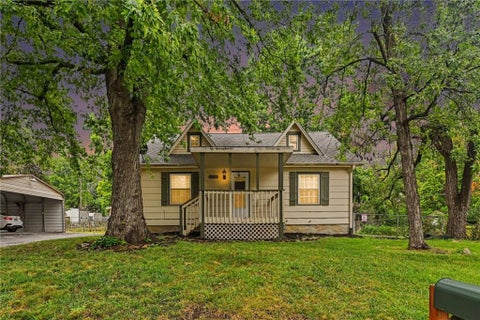 Photo of 2601 SE Wisconsin Avenue, Topeka, KS 66605 (MLS # 2638782)