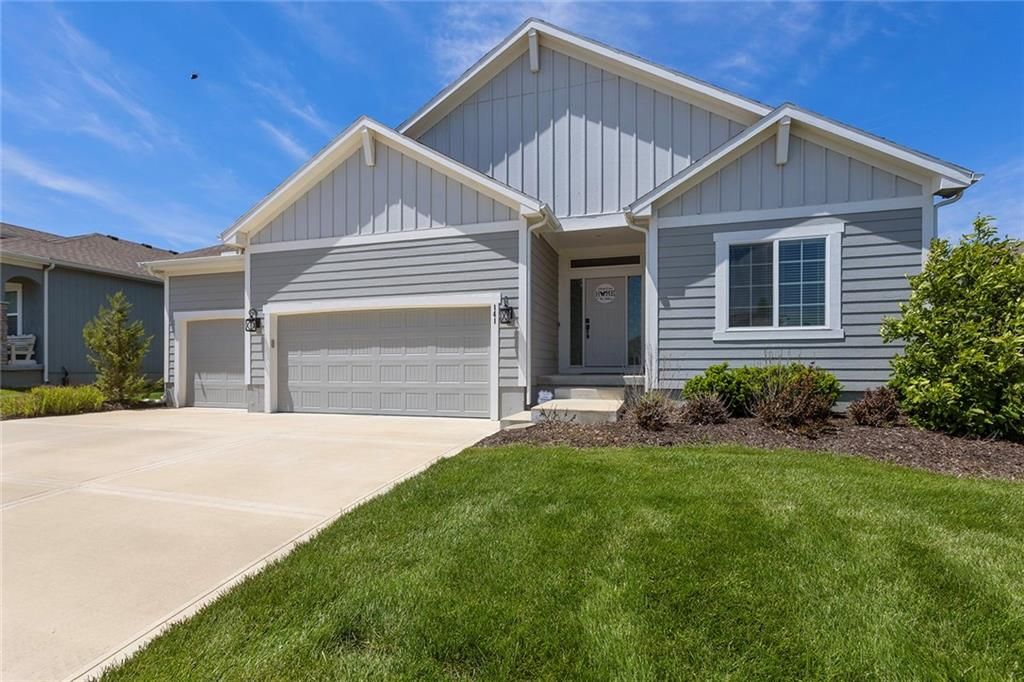 Photo of 141 SE Griffin Street, Blue Springs, MO 64064 (MLS # 2618575)