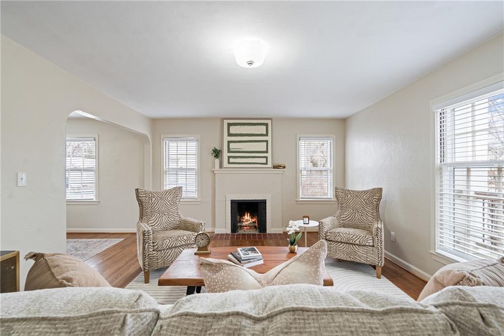 627-629 E Meyer Boulevard