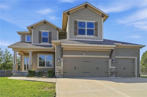 Photo of 608 SW LAKE SIDE Drive, Lees Summit, MO 64064 (MLS # 2643857)