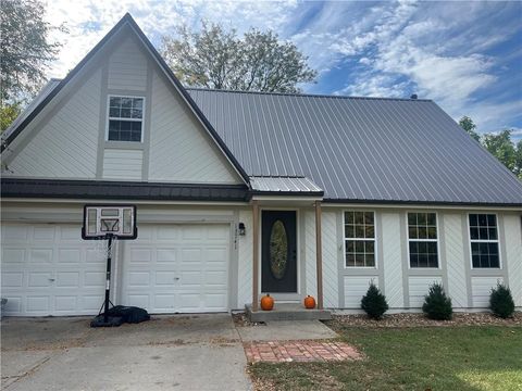 13741 LAWRENCE Avenue Bonner Springs KS 66012