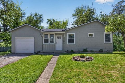 Photo of 3107 W 42nd Avenue, Kansas City, KS 66103 (MLS # 2615894)