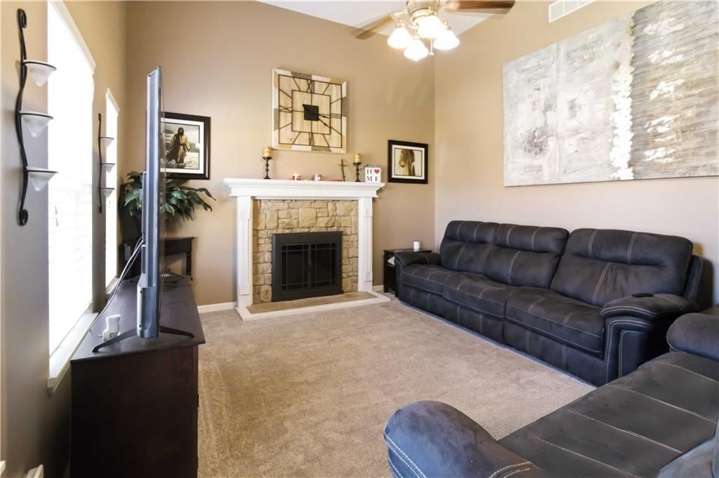 Photo of 15588 Crestwood Drive, Basehor, KS 66007 (MLS # 2604997)