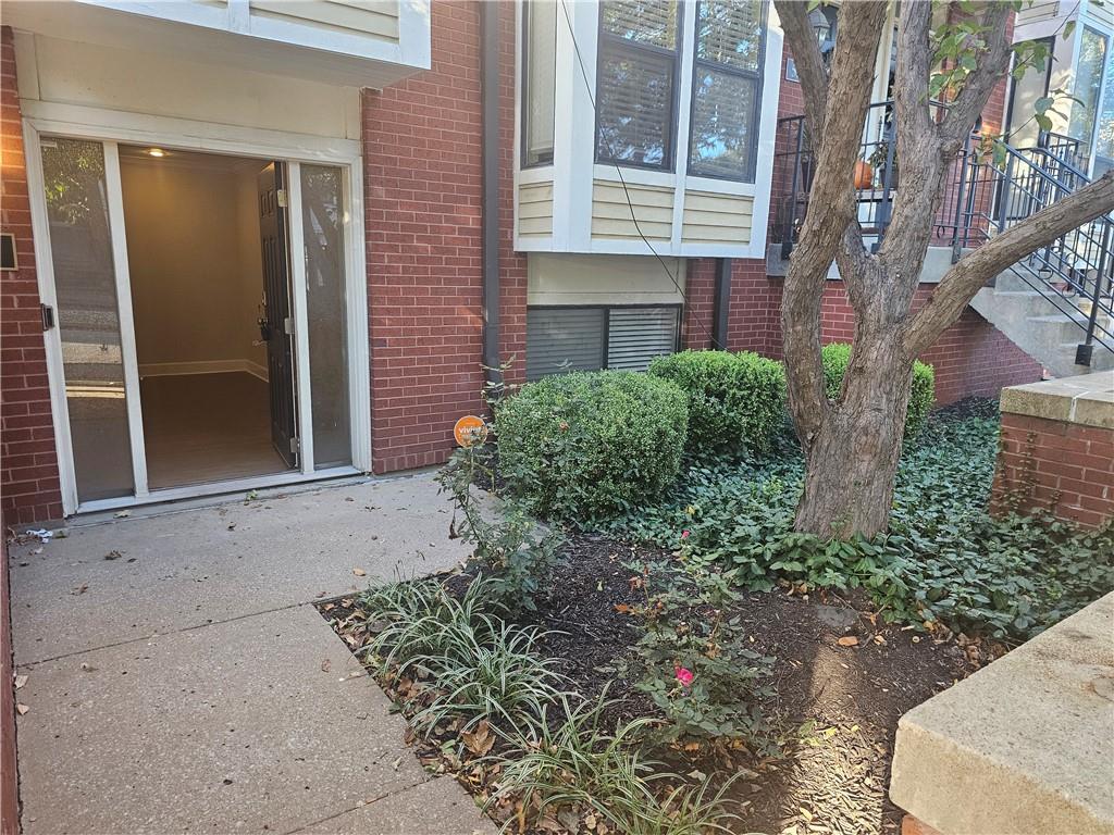 530 W 10th Street 530