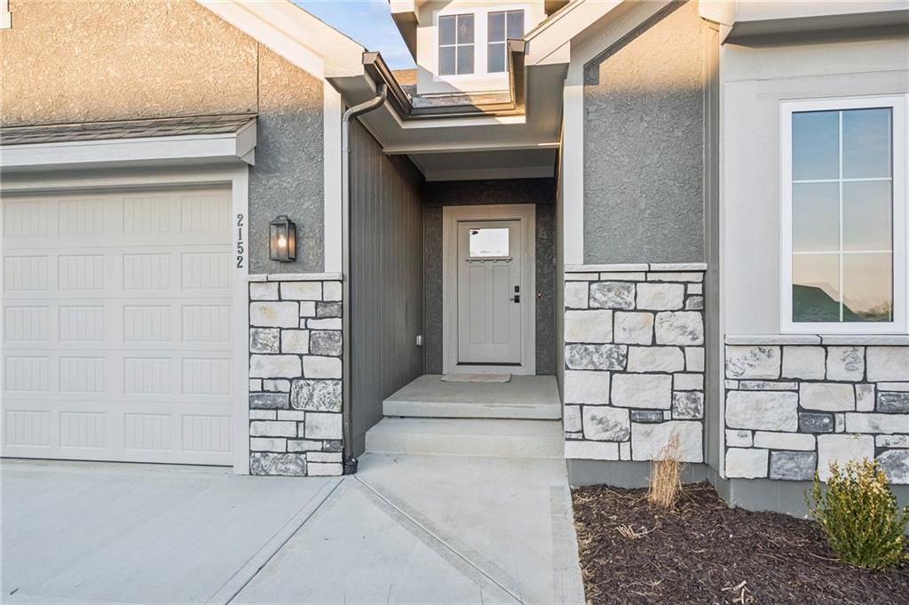 Photo of 2152 Black Walnut Drive, Liberty, MO 64068 (MLS # 2579105)