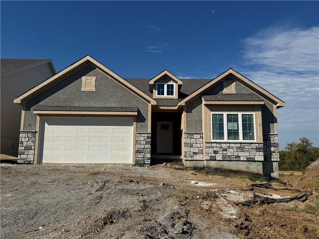 Photo of 2152 Black Walnut Drive, Liberty, MO 66085 (MLS # 2579105)
