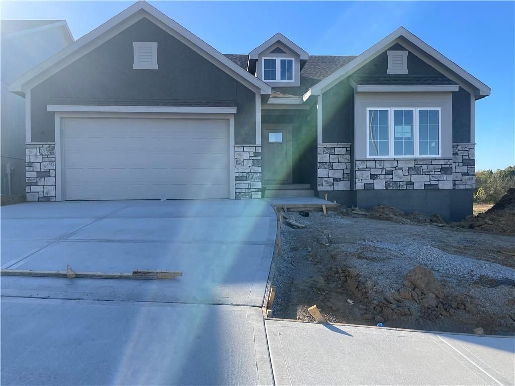 Photo of 2152 Black Walnut Drive, Liberty, MO 66085 (MLS # 2579105)