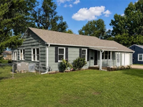Photo of 1037 S Brockway Street, Olathe, KS 66061 (MLS # 2636075)