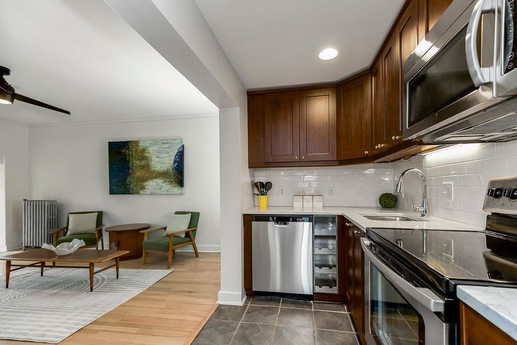700 W 48th Street 105