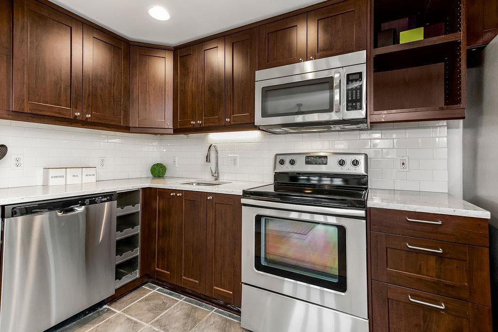 700 W 48th Street 105