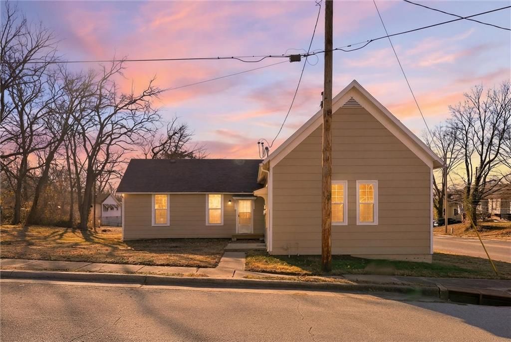 Photo of 543 Buttinger Place, Leavenworth, KS 66024 (MLS # 2592317)