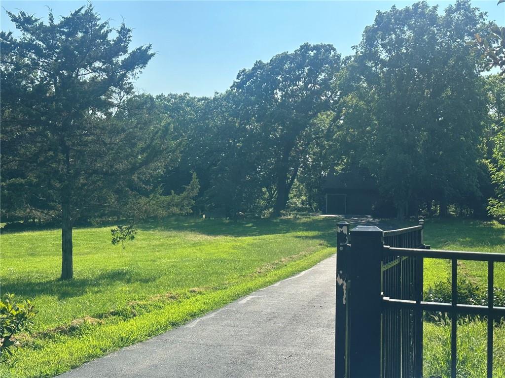 9000 Oak Country Lane