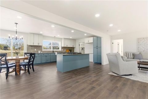 18450 246th Street Tonganoxie KS 66086