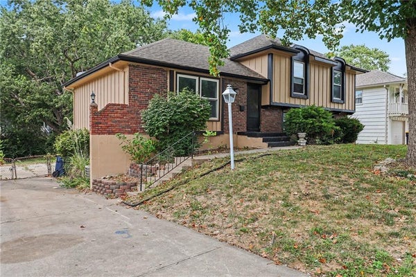 6012 E 107TH TER, KANSAS CITY, MO 64134 - Image 5fbcdbc5d7d6a52a1e2fbff0075ea5a6/2009094832