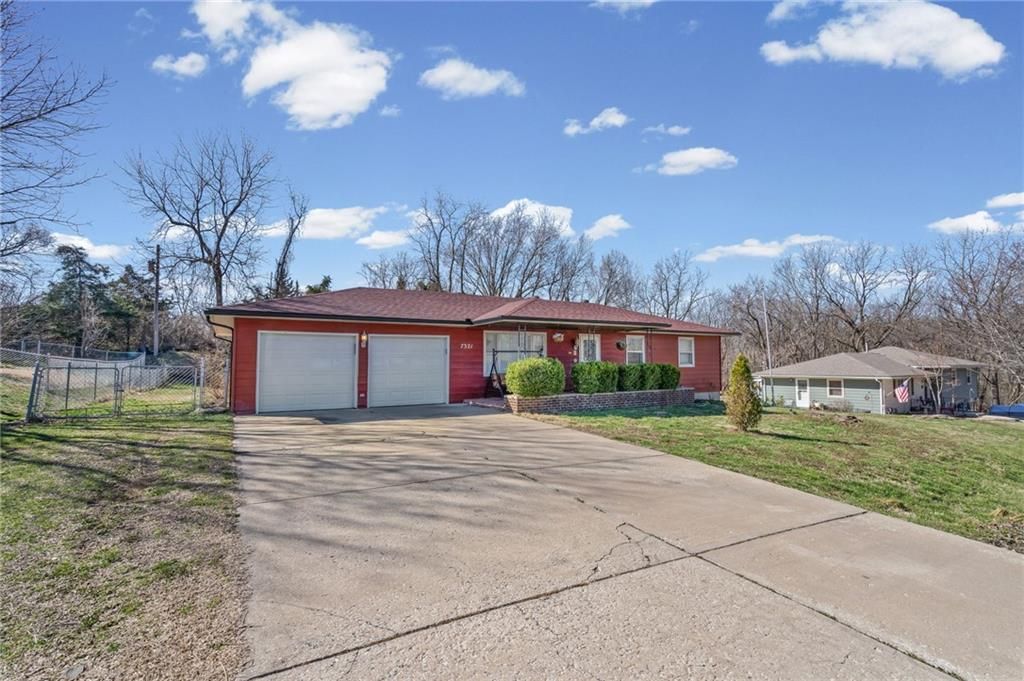 Photo of 7321 Sloan Avenue, Kansas City, KS 66109 (MLS # 2608439)