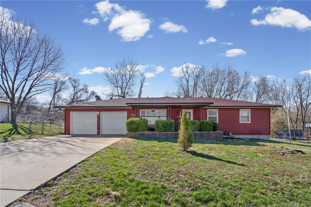 Photo of 7321 Sloan Avenue, Kansas City, KS 66109 (MLS # 2608439)