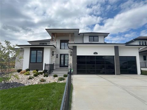 Photo of 17016 Rosehill Street, Overland Park, KS 66221 (MLS # 2571403)